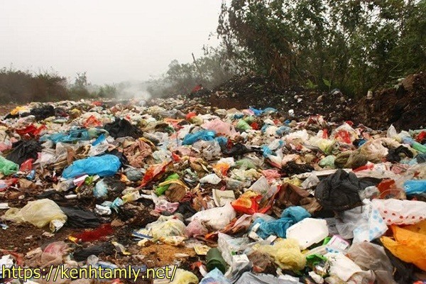 thực trạng r&aacute;c thải nguy hại hiện nay