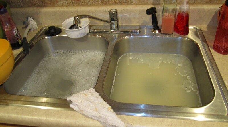 Cách khắc phục bồn rửa chén, cống bị nghẹt có mùi hôi đơn giản tại nhà