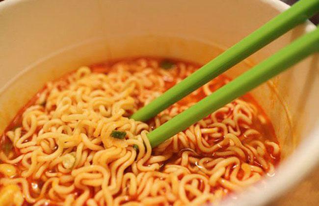 mỳ tôm gây cống bị nghẹt