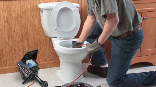 dịch vụ th&ocirc;ng bồn cầu bị tắc, bị nghẹt tại TPHCM