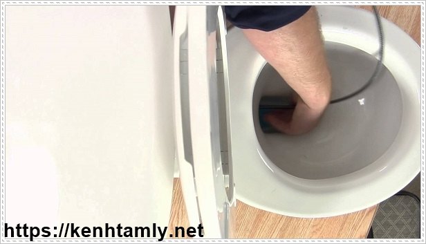 nh&agrave; vệ sinh nước xả nước chậm nguy&ecirc;n nh&acirc;n do đ&acirc;u?