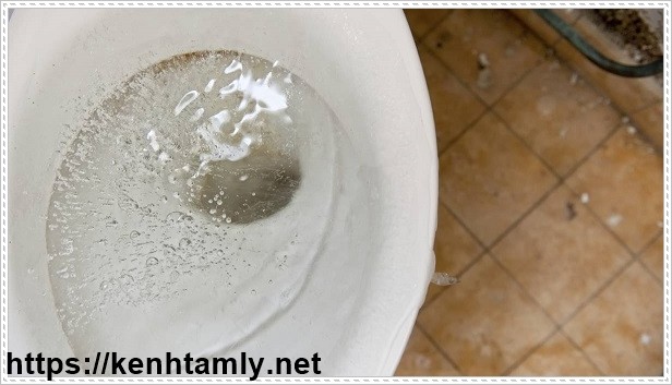 khắc phục nh&agrave; vệ sinh xả nước chậm