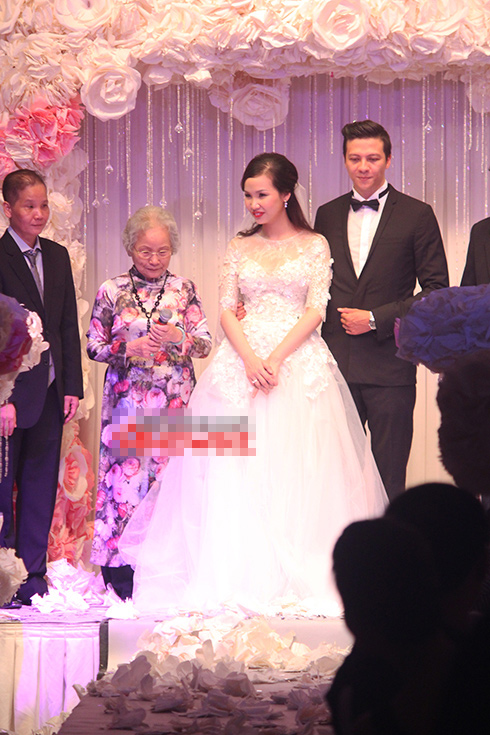 dương ho&agrave;ng anh v&agrave; vợ