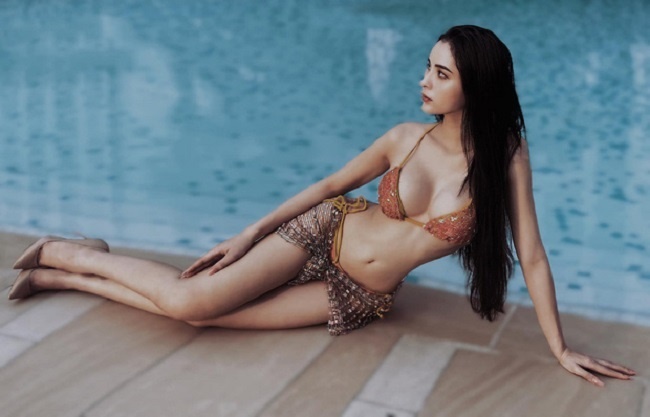 clip nóng á hậu tường vi