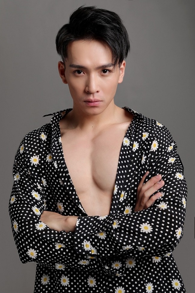 bạch c&ocirc;ng khanh với hồ b&iacute;ch tr&acirc;m