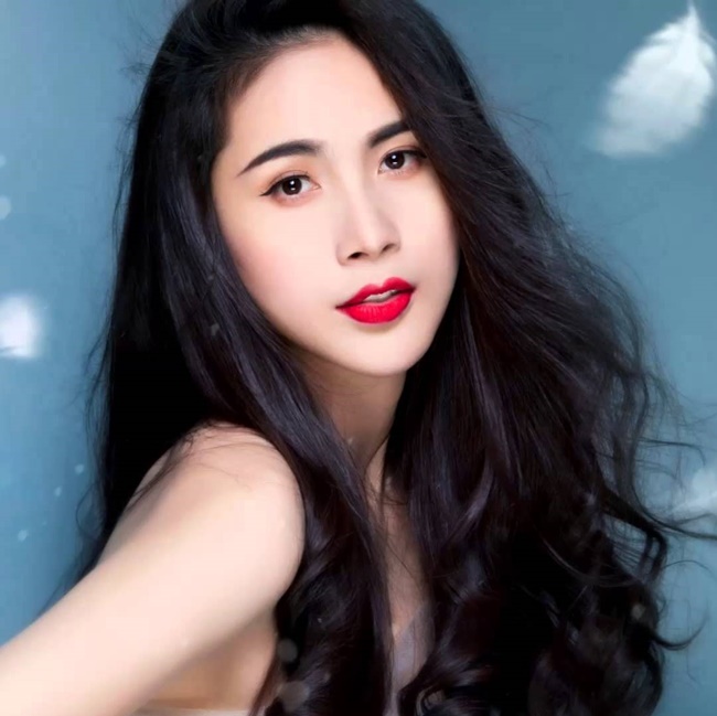 Ca sĩ Thủy Tiên làm thiện nguyện