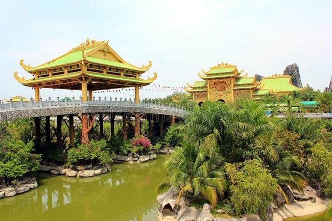 Lạc cảnh đền thờ ở Đại Nam