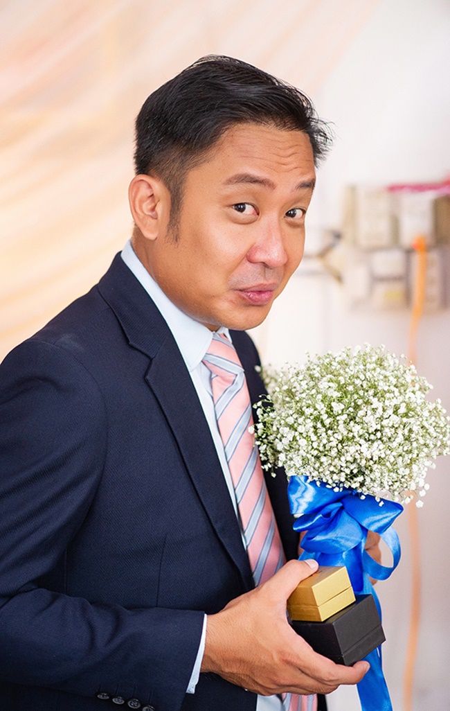 Mc Đ&igrave;nh Hiếu v&agrave; đồng nghiệp