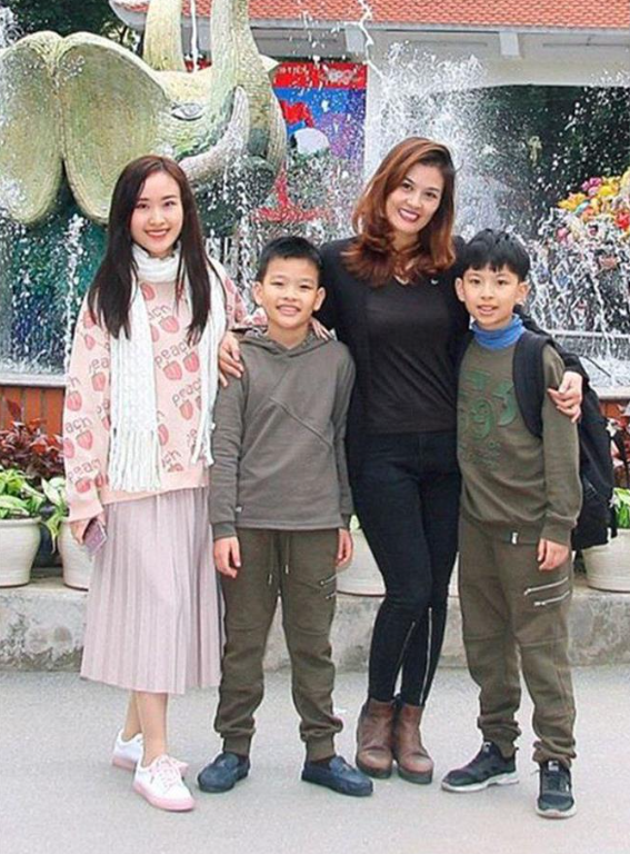 Gia đình diễn viên Hoa Thúy