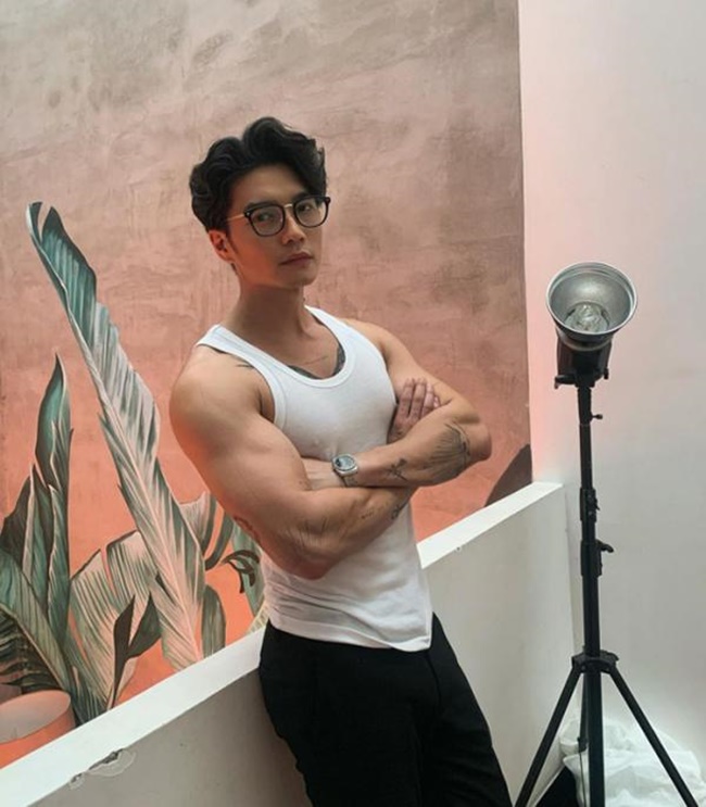 Huy Trần đăng ảnh l&agrave;m rộ l&ecirc;n nghi vấn cả hai.