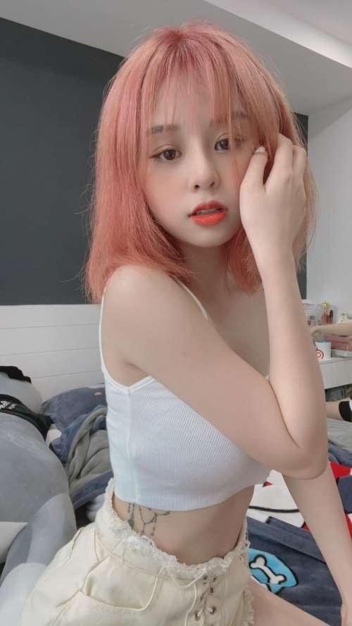 Ngọc &Eacute;ng gương mặt baby