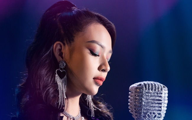 Phí Phương Anh lộ clip ảnh nóng