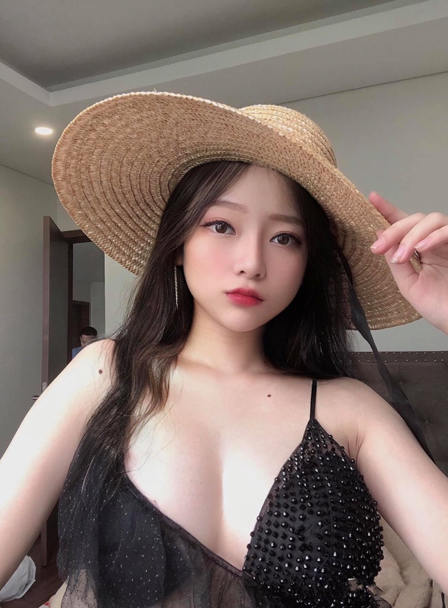 Streamer Linh ChiChan lộ clip ảnh n&oacute;ng