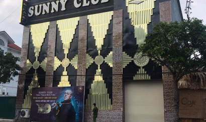 Hát karaoke trong quán bar Sunny Vĩnh Phúc