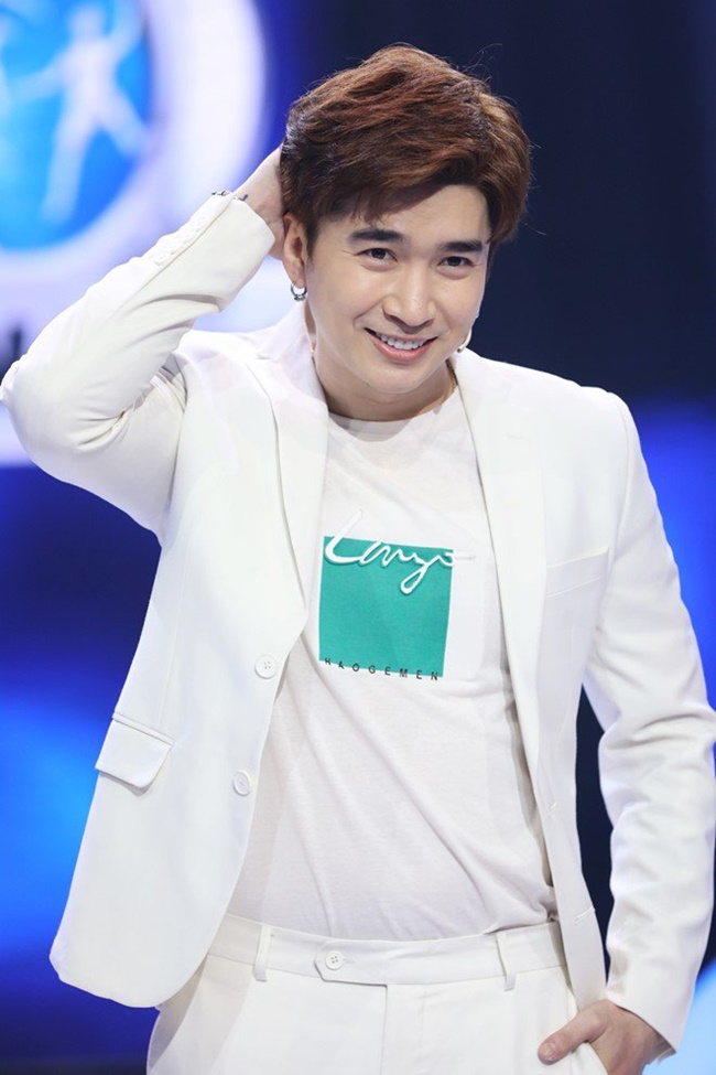 ca sĩ Chi D&acirc;n s&aacute;ng t&aacute;c