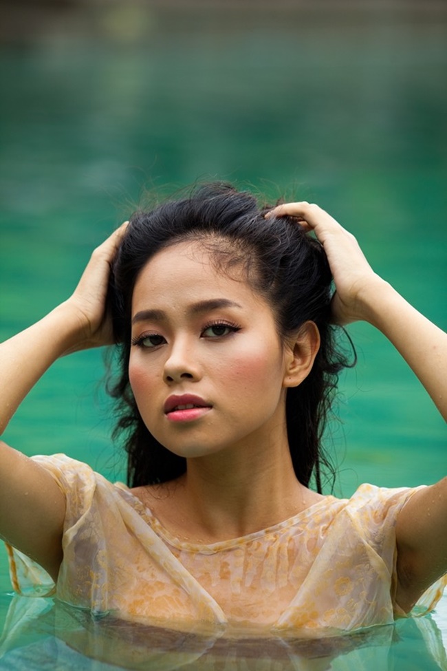 Ho&agrave;ng Quy&ecirc;n c&oacute; sắc đẹp tự nhi&ecirc;n.