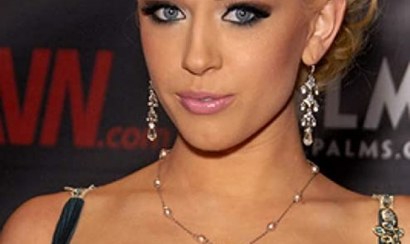 Tiểu sử diễn viên Kagney Linn Karter - Quả bom sex