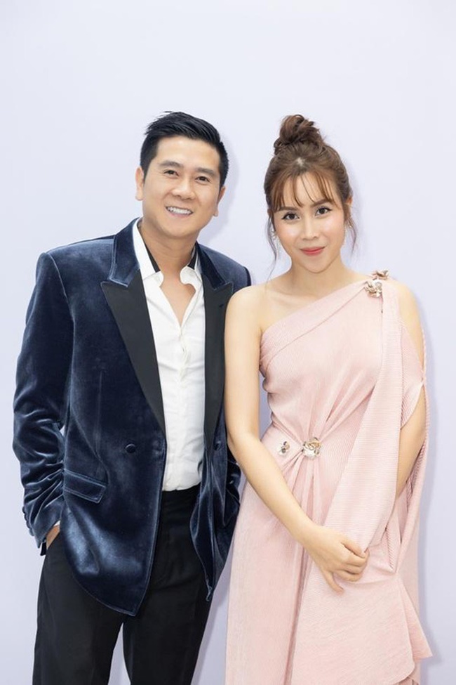 Lưu Hương Giang hạnh ph&uacute;c b&ecirc;n chồng v&agrave; con