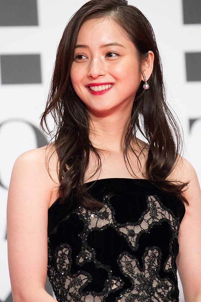 佐々木希とはどんな人物?経歴や夫・渡部建との現在・子供の素顔を解剖