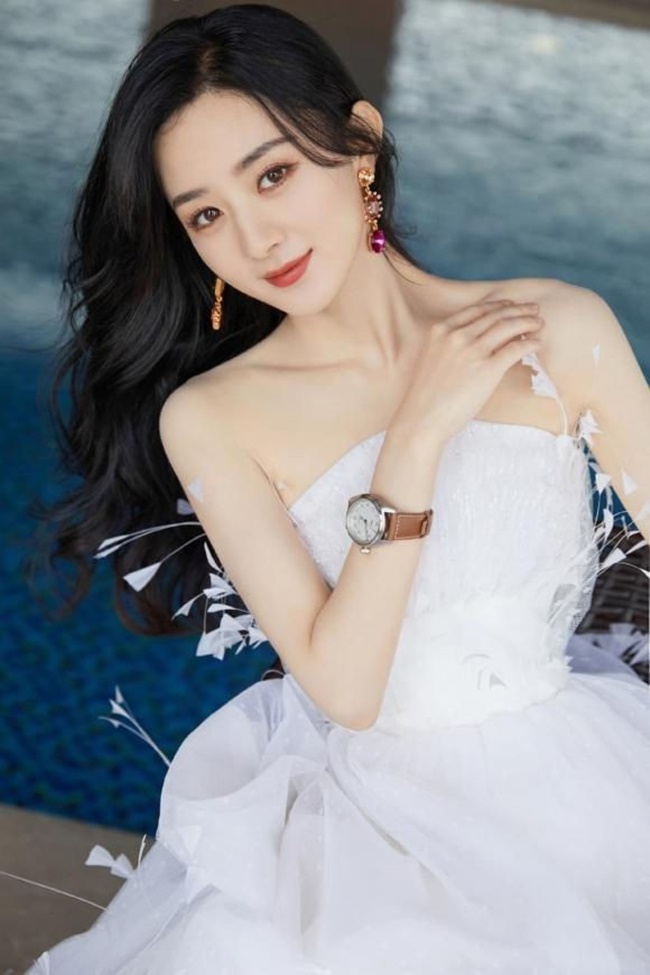 Triệu Lệ Dĩnh lộ ảnh nóng