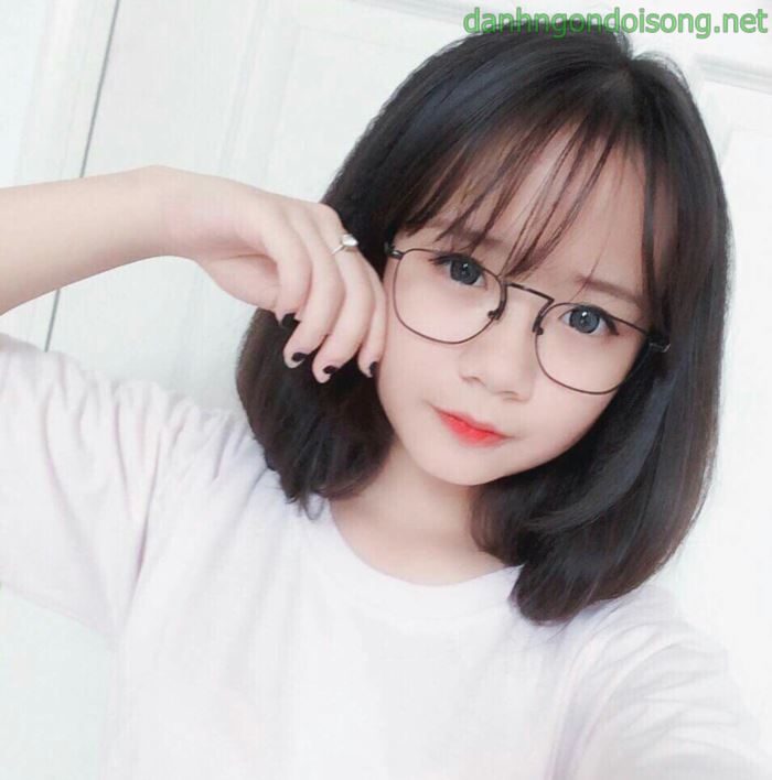 Top ảnh gái xinh đeo mắt kính dễ thương