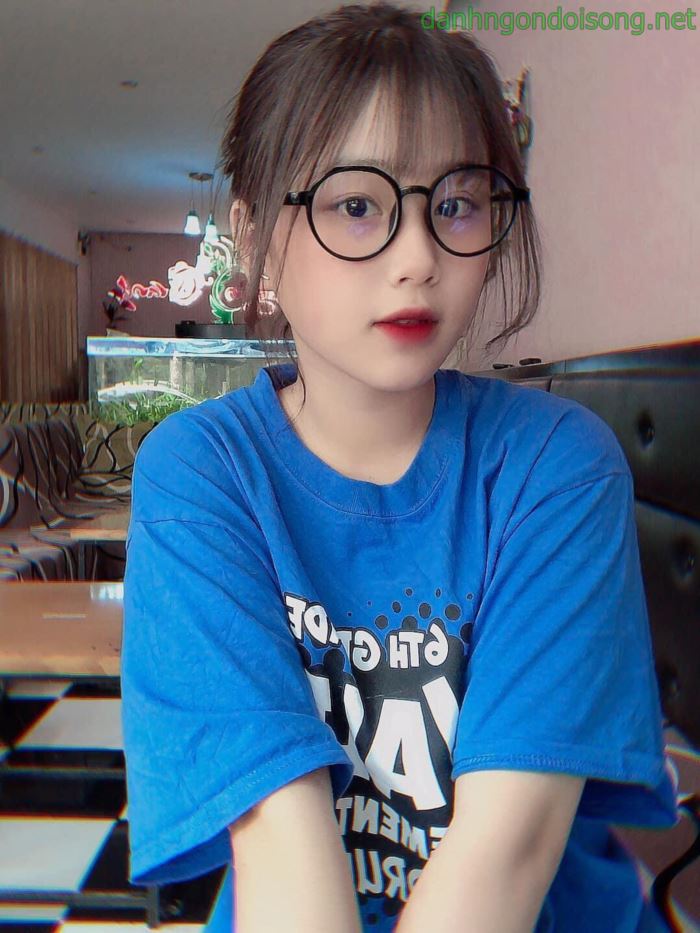Top ảnh gái xinh đeo mắt kính dễ thương