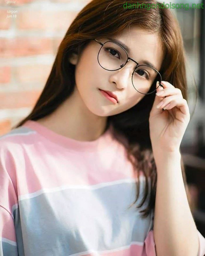 Top ảnh gái xinh đeo mắt kính dễ thương