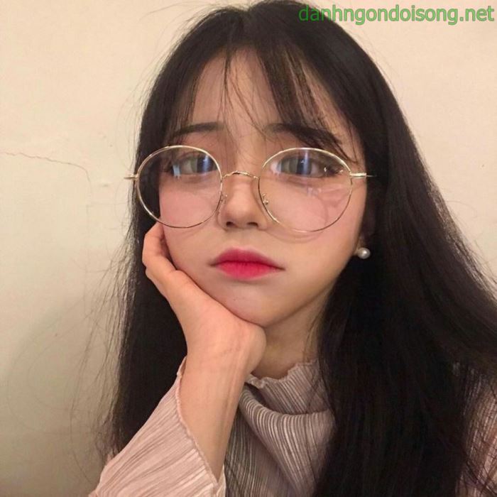 Top ảnh gái xinh đeo mắt kính dễ thương