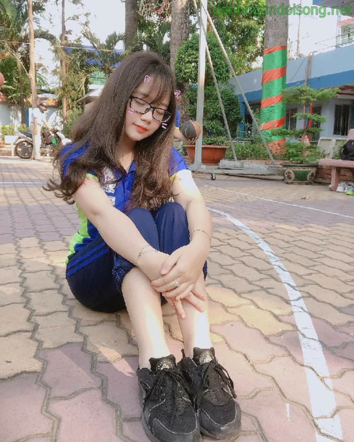 Top ảnh gái xinh đeo mắt kính dễ thương