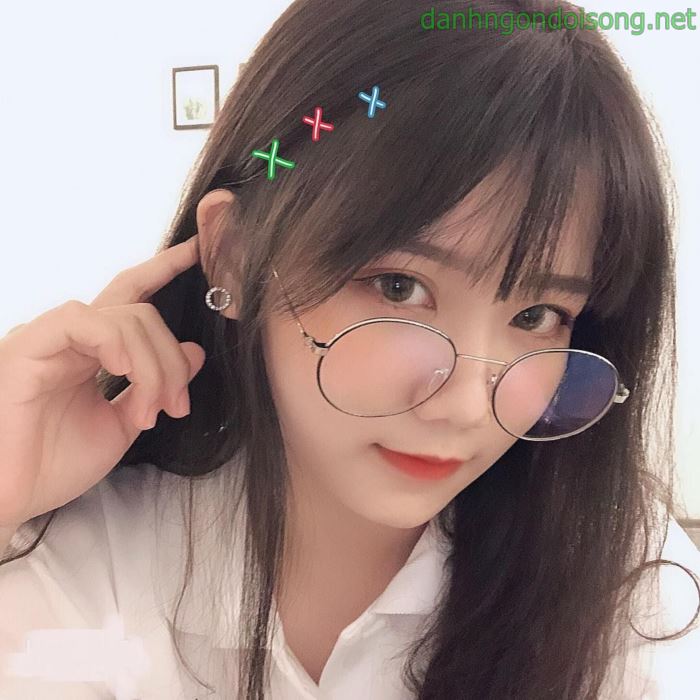 Top ảnh gái xinh đeo mắt kính dễ thương