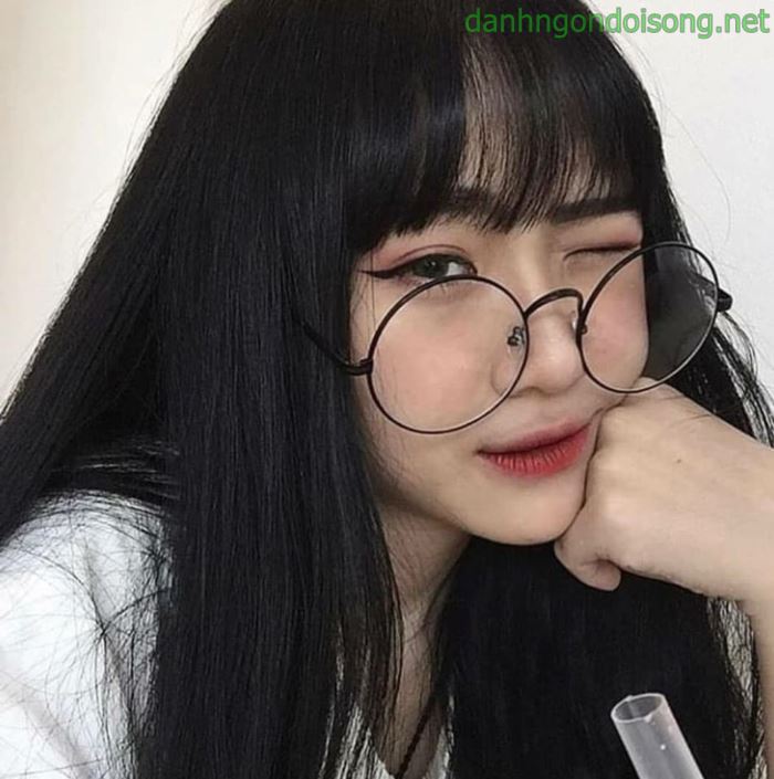 Top ảnh gái xinh đeo mắt kính dễ thương