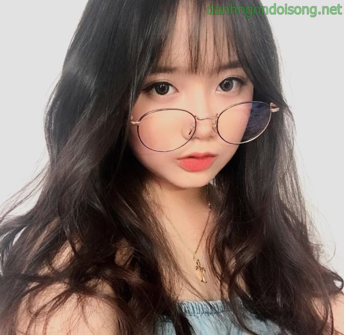 Top ảnh gái xinh đeo mắt kính dễ thương