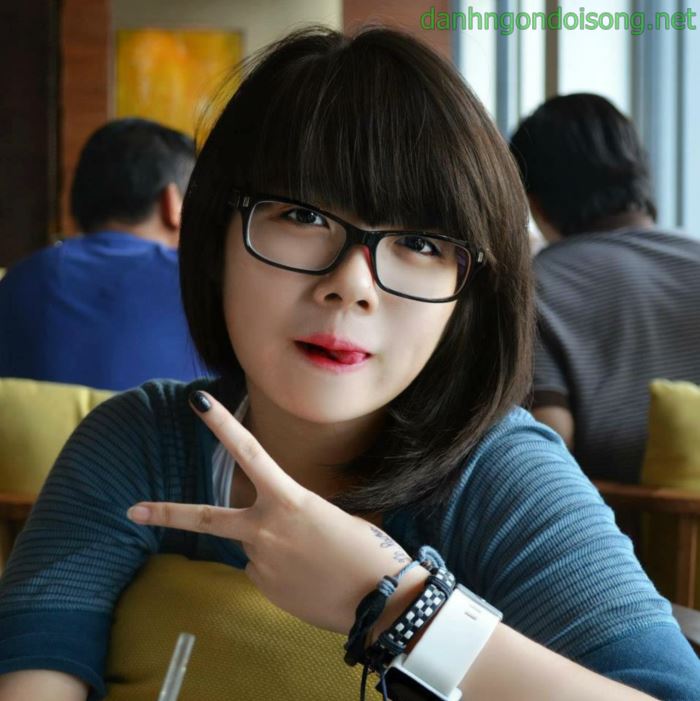 Top ảnh gái xinh đeo mắt kính dễ thương
