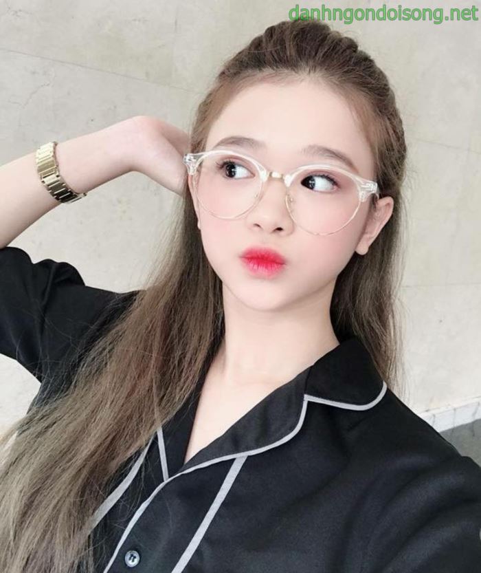 Top ảnh gái xinh đeo mắt kính dễ thương