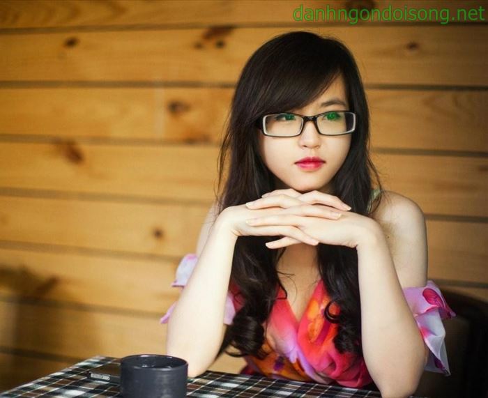 Top ảnh gái xinh đeo mắt kính dễ thương