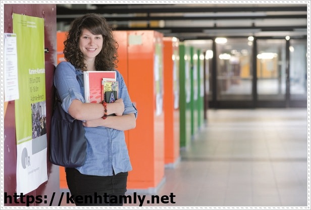Du học sinh t&igrave;m hiểu về con người Đức