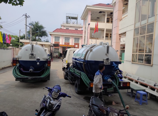 R&uacute;t hầm cầu Quận B&igrave;nh T&acirc;n khi c&oacute; dấu hiệu bị nghẹt