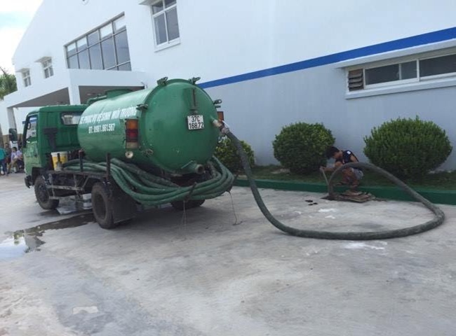 H&uacute;t hầm cầu Quận B&igrave;nh T&acirc;n bằng phương ph&aacute;p ch&acirc;n kh&ocirc;ng